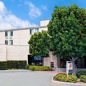 Days Inn & Suites By Wyndham Fullerton Exterior photo