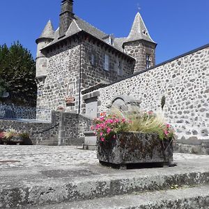 Maison Du Chevalier Des Huttes - Table Et Chambres D'Hotes Vic-sur-Cere Exterior photo