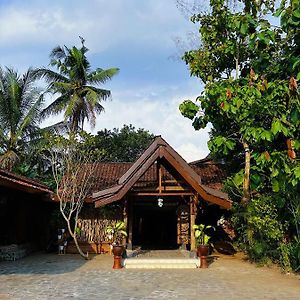 Griyo Jawi - Cabins & Pool Magelang Exterior photo