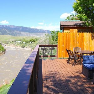 Yellowstone Treasure Guesthouses On The River Gardiner Exterior photo