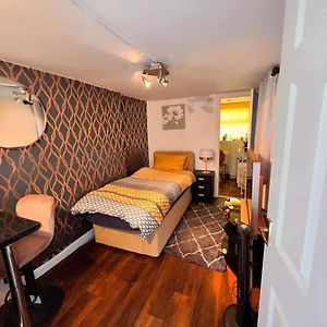 Corby'S Finest En-Suite Room Rockingham Exterior photo