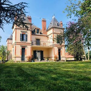 Château Ségot Bed & Breakfast Neuilly-le-Real Exterior photo