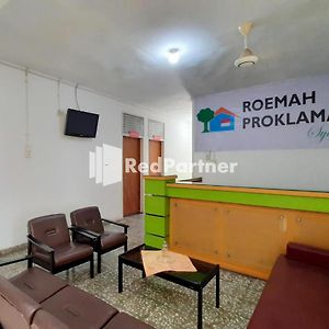 Roemah Proklamasi Syariah Mitra Reddoorz Hotel Padang  Exterior photo