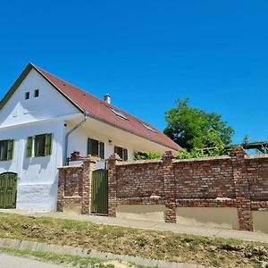 Tulipanos Palkonya Villa Exterior photo