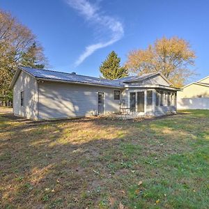 Granger Hedge House With Sunroom And Yard Games Exterior photo