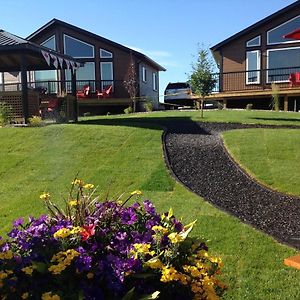 Stardust Inn And Chalets Pincher Creek Exterior photo