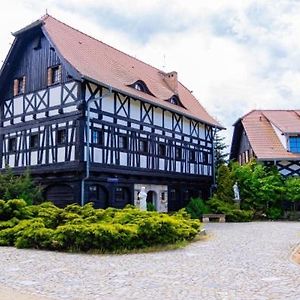 Karczma Rzym Dwor Bed & Breakfast Wroclaw Exterior photo