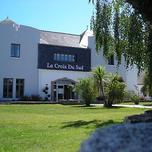 Logis Hotel La Croix Du Sud Le Tour-du-Parc Exterior photo