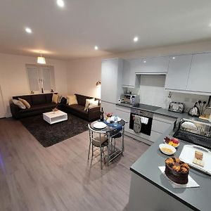 New Build Home With Wi-Fi, Smart Tv, Dedicated Office Floor, Large Terrace And Free Parking Milton Keynes Exterior photo