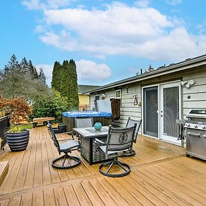 Lynnwood Home Private Hot Tub, Fire Table And Grill Exterior photo