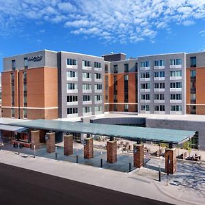 Courtyard Lincoln Downtown Hotel Exterior photo