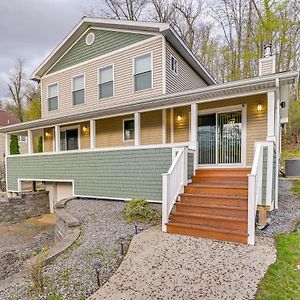 Saratoga Springs Vacation Rental With Lake Views! Exterior photo