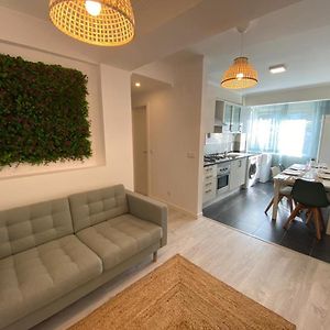 Carcavelos Beach Walking Distance Room In Shared Apartment Oeiras Exterior photo