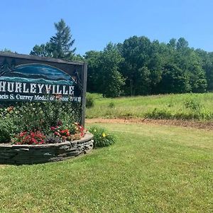 Chic Catskills Getaway Bungalow Apartment Hurleyville Exterior photo