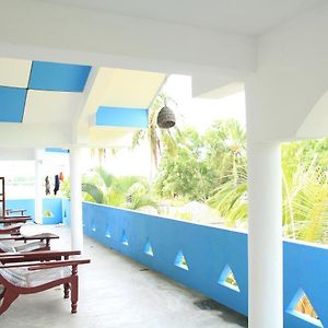 Swell Surf House Apartment Vịnh Arugam Exterior photo