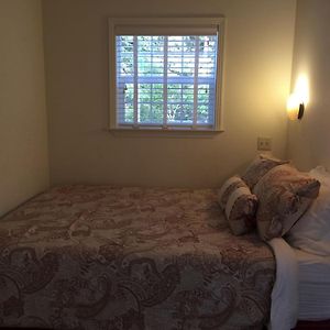 Golden Eagle Vacation Rentals - Orca Suite - Cottage #3 - Ada Trinidad Exterior photo