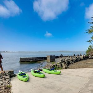 Waterfront Coos Bay Retreat With Boat Ramp, Kayaks! Villa Exterior photo