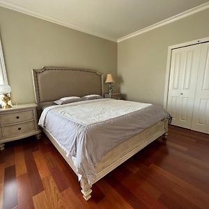 A Cozy Bedroom With A Private Washroom Close To Yvr Richmond Exterior photo