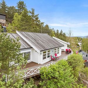 Gorgeous Home In Berger With House Sea View Svelvik Exterior photo