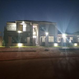 Lady D Exclusive Abode Bed & Breakfast Polokwane Exterior photo