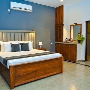 Katunayake Tectona Grandis Bed & Breakfast Negombo Exterior photo