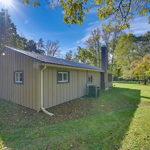 Charming Great Cacapon Cabin With Screened-In Porch! Morton Grove Exterior photo