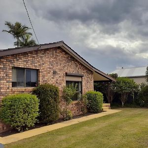 Quiet Property By The River Bed & Breakfast Kempsey Exterior photo