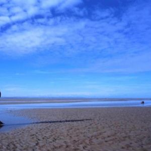 Lovely 2 Bed Apartment In Crosby Liverpool Exterior photo