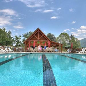 Take My Breath Away - Wow Fall Views, Hot Tub, Pool Table, Fish Ponds Sevierville Exterior photo