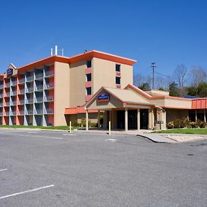 Howard Johnson By Wyndham Lexington Hotel Exterior photo