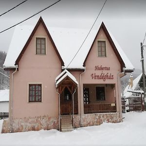 Hubertus Vendeghaz Hotel Parad Exterior photo