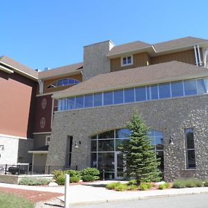 Beautiful Views From Fifth Floor Suite Traverse City Exterior photo