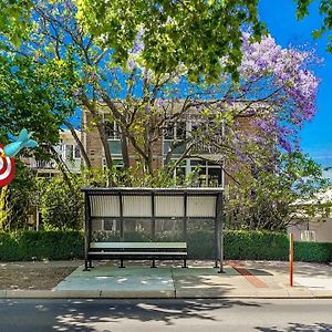 Leafy Bliss 2Br, Bus Stop & Coffee Within Reach Perth Exterior photo