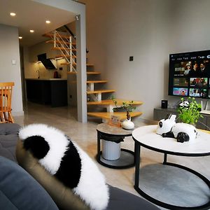 Panda Zuoke Besucher Apartment 熊猫坐客民宿 Côn Minh Exterior photo