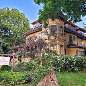 Ruby Manor Bed & Breakfast Gananoque Exterior photo