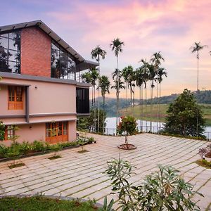 Rivera The Lake View With Indoor Games By Stayvista Wayanad Exterior photo
