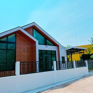 Chaya Home&Hug Phrae Exterior photo