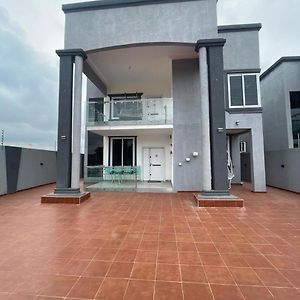Elegant And Cosy Four Bedroom Home In Accra Exterior photo