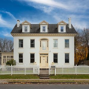 Elliot By Avantstay Historic Character Home In Great Location Saugerties Exterior photo