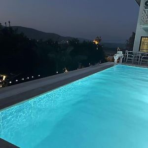 Gemutliche Villa Mit Pool, Extravagant, Luxurios Ula Exterior photo