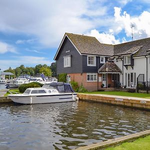 Nightingale Villa Wroxham Exterior photo