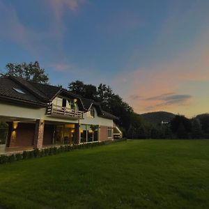 Winegarden Hotel Mukacheve Exterior photo