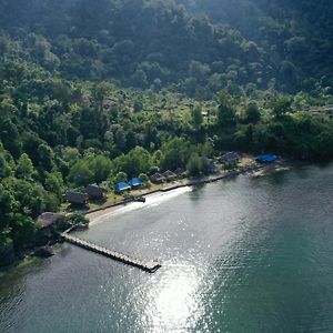 Ricky'S Beach House Hotel Pasarsungai Nyala Exterior photo