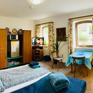 Apartment Amelie - Zimmer Mit Tv, W-Lan, Mikrowelle Und Kuhlschrank, Bad Mit Dusche Malterdingen Exterior photo