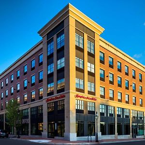 Hampton Inn & Suites Portsmouth Downtown Exterior photo