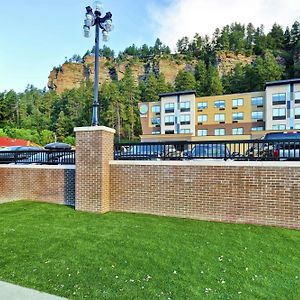 Tru By Hilton Deadwood Hotel Exterior photo