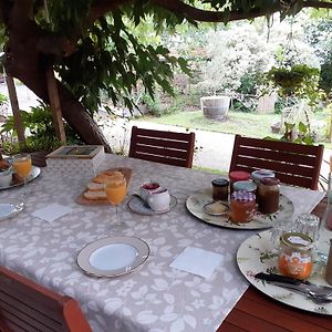 Au Bosquet, Chambre Et Salle De Bains Avec Petit Dejeuner A 600 M Du Centre Dans Un Cadre Calme Et Verdoyant Bed & Breakfast Salies-de-Bearn Exterior photo