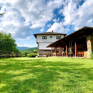 Family Hotel Byalata Kashta Kovacevica Exterior photo