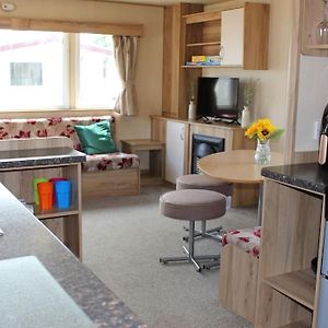 Norfolk Broads Caravan Sleeps 8 Apartment Belton with Browston Exterior photo