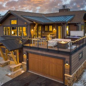 Modern Elegance, Stunning Mountain Views, Hot Tub, Fire Pit, Walk To River! Breckenridge Exterior photo